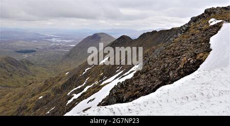 Stob un Odhair choire visto da Stob Ghaber due montagne Munro in Scottish Highlands Foto Stock