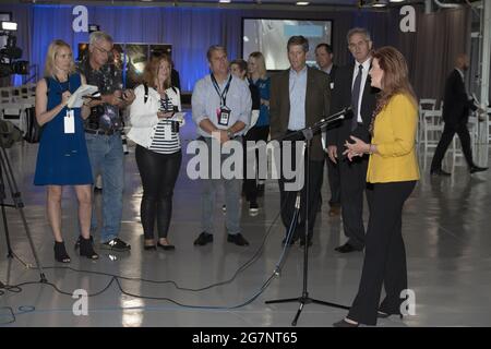 Titusville, Stati Uniti. 15 luglio 2021. Kelly DeFazio, Director Orion Production Lockheed Martin, si rivolge ai media durante la grande apertura del suo Spacecraft Test Assembly and Resource Centre (STAR) di Lockheed Martin Corporation a Titusville, Florida, giovedì 15 luglio 2021. Foto di Joe Marino/UPI Credit: UPI/Alamy Live News Foto Stock