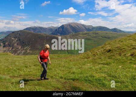 Grassmoor visto da Hen Comb guardando attraverso Mellbreak, le colline Nord-Ovest di Cumbria Foto Stock