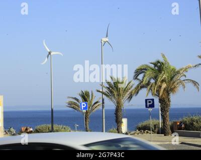 Estoril, Lisboa Portogallo. 15 luglio 2021. (INT) Vista sul mare tra Sao Pedro e Sao Joao do Estoril, a Cascais. 15 luglio 2021, Cascais, Portogallo: Vista mare tra Sao Pedro e Sao Joao do Estoril, nel distretto di Cascais, regione metropolitana di Lisbona, il Giovedi (15) durante l'estate europea. Credit: Edson de Souza/TheNews2 Credit: Edson De Souza/TheNEWS2/ZUMA Wire/Alamy Live News Foto Stock