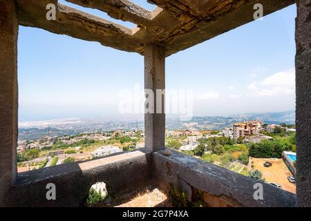 Scuola abbandonata nel distretto di Aley Libano Foto Stock