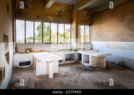 Scuola abbandonata nel distretto di Aley Libano Foto Stock