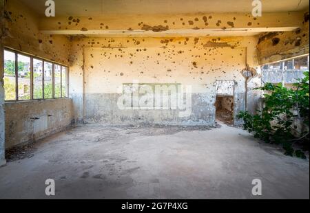 Scuola abbandonata nel distretto di Aley Libano Foto Stock