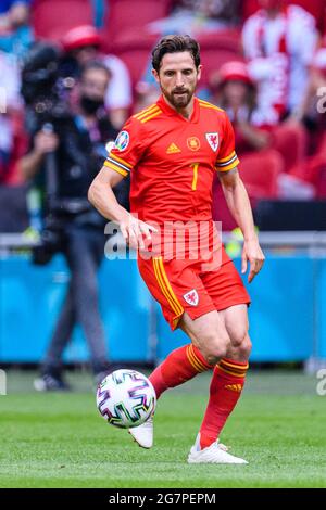 Amsterdam, Paesi Bassi - 26 giugno: Joe Allen del Galles controlla la palla durante il Campionato UEFA Euro 2020 Round del 16 tra Galles e Den Foto Stock