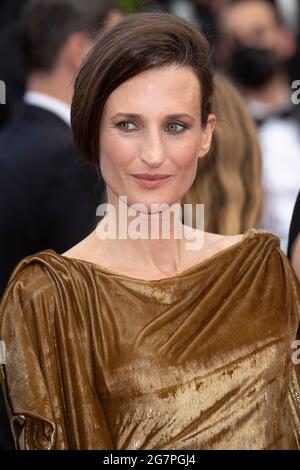 Camille Cottin partecipa alla prima di "France" durante il 74a edizione del Festival del Cinema di Cannes al Palais des Festivals di Cannes, in Francia, il 15 luglio 2021. Foto Stock