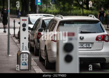 Immagine di un caricatore elettronico sloveno, una stazione di ricarica per auto elettriche nel centro della città di Lubiana, Slovenia, utilizzato per il pubblico per caricare il loro Foto Stock