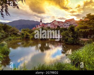 L'affascinante cittadina di Frohnleiten sul fiume Mur, nel distretto di Graz-Umgebung, regione della Stiria, Austria Foto Stock