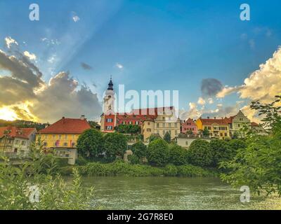 L'affascinante cittadina di Frohnleiten sul fiume Mur, nel distretto di Graz-Umgebung, regione della Stiria, Austria Foto Stock