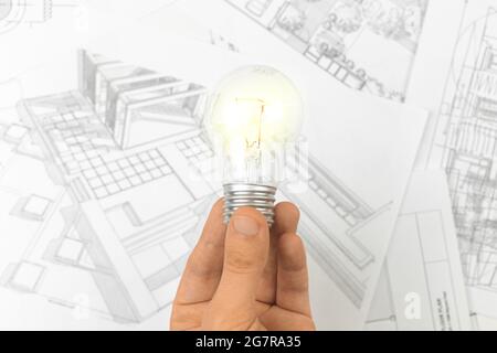 Pianificazione architettonica utilizzando progetti, concetto di successo idea per construcion. Foto lampada presa uomo Foto Stock