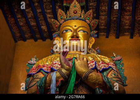 Buddha di Maitreya a Tsemo gompa. Leh, Ladakh, India Foto Stock