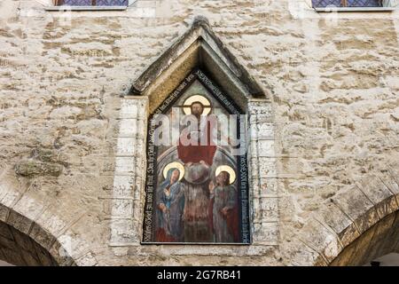 Tallinn, Estonia. Pittura di San Pietro di Verona nella facciata del Municipio di Tallinn (Tallinna raekoda) Foto Stock