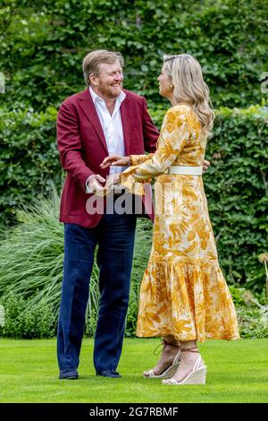 L'Aia, Paesi Bassi. 16 luglio 2021. Re Willem-Alexander, la regina Maxima, la principessa Amalia, la principessa Alexia e la principessa Ariane durante la sessione fotografica estiva a Huis ten Bosch, Palace il 16 luglio 2021. Foto di Robin Utrecht/ABACAPRESS.COM Credit: Abaca Press/Alamy Live News Foto Stock