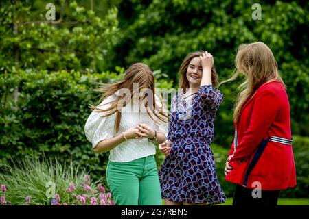 L'Aia, Paesi Bassi. 16 luglio 2021. Re Willem-Alexander, la regina Maxima, la principessa Amalia, la principessa Alexia e la principessa Ariane durante la sessione fotografica estiva a Huis ten Bosch, Palace il 16 luglio 2021. Foto di Robin Utrecht/ABACAPRESS.COM Credit: Abaca Press/Alamy Live News Foto Stock