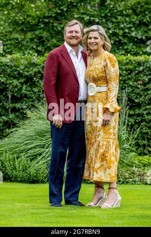 L'Aia, Paesi Bassi. 16 luglio 2021. Re Willem-Alexander, la regina Maxima, la principessa Amalia, la principessa Alexia e la principessa Ariane durante la sessione fotografica estiva a Huis ten Bosch, Palace il 16 luglio 2021. Foto di Robin Utrecht/ABACAPRESS.COM Credit: Abaca Press/Alamy Live News Foto Stock