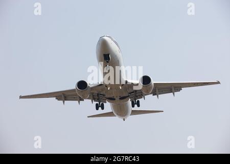 Decollo aereo, aeroporto di Mumbai, aeroporto internazionale Sahar, aeroporto internazionale Chhatrapati Shivaji, CSIA, Bombay, Mumbai, Maharashtra, India, Asia Foto Stock