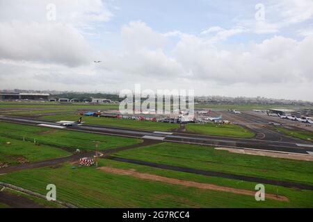 Decollo aereo Jet Airways, aeroporto di Mumbai, aeroporto internazionale Sahar, aeroporto internazionale Chhatrapati Shivaji, CSIA, Bombay, Mumbai, Maharashtra, India, Asia Foto Stock