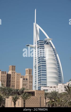 Immagine verticale dell'hotel Burj al Arab a Dubai Foto Stock