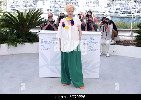 Cannes, Francia. 16 luglio 2021. 74th Cannes Film Festival 2021, Photocall film : memoria - pictured: Tilda Swinton Credit: Independent Photo Agency/Alamy Live News