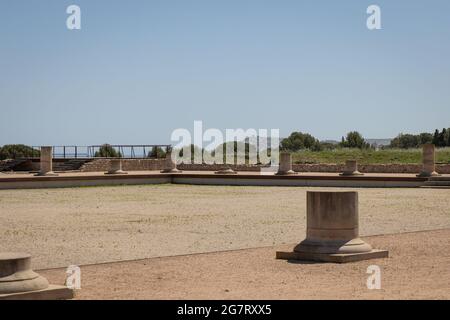 EMPURIES, SPAGNA-8 MAGGIO 2021: Resti archeologici di Empuries antica città. Resti di Forum (Agora). Museo Archeologico della Catalogna, Spagna. Foto Stock