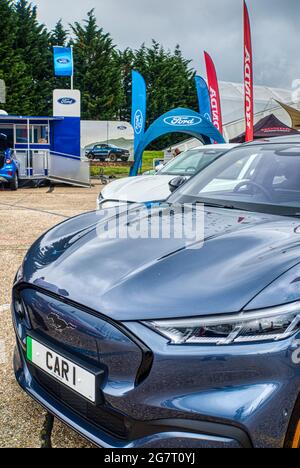 Auto elettrica Ford, Ford Mustang MACH-e, Millbrook Proving Ground, pista di prova, Bedordshire, REGNO UNITO Foto Stock