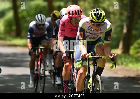 Georg Zimmermann tedesco di Intermarche Wanty-Gobert Materiaux e Jonas Rutsch tedesco di Educazione EF - Nippo 2021 raffigurato in azione durante la fase 19 Foto Stock