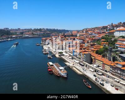 Paesaggio urbano di Porto sul fiume Douro in Portogallo Foto Stock