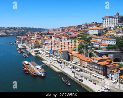 Paesaggio urbano di Porto sul fiume Douro in Portogallo Foto Stock