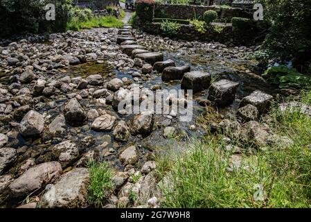 Pietre a passo a Stainforth nel Nord Yorkshire Foto Stock