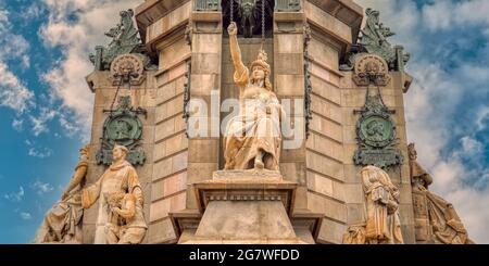 Il Monumento a Colombo è un monumento alto 60 m a Cristoforo Colombo all'estremità inferiore della Rambla. Foto Stock