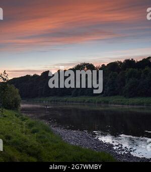 Tramonto sul fiume Tweed da Darnick nei confini scozzesi Foto Stock