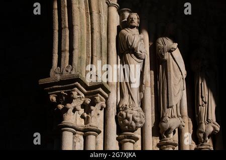 escultórico Gótico de la portada principal de la Catedral de Tui. Esta portada está considerada el primer conjunto escultórico gó Foto Stock