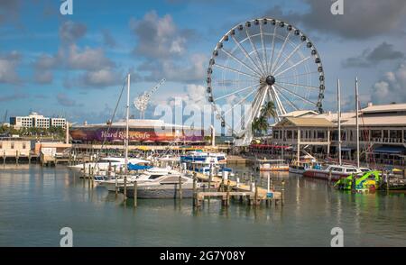 Miami, Florida. 28 giugno 2021. Vista panoramica della ruota panoramica Skyviews di Miami e dell'Hard Rock Cafe a Bayside Mar 54. Foto Stock