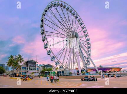 Miami, Florida. 28 giugno 2021. Vista panoramica dello Skyviews Miami Observation Wheel n Bayside Marketplace area (1) Foto Stock