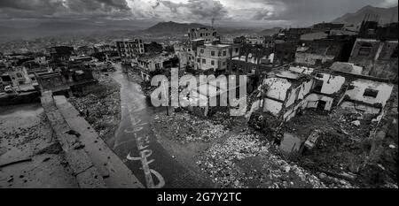 Taiz   Yemen   03 maggio 2021 : Casa distrutta a causa della guerra nella città di Taiz, Yemen Foto Stock