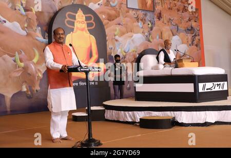 Nathdwara, India. 15 luglio 2021. Il portavoce di Lok Sabha del Parlamento indiano Om Birla si rivolge a RAM Katha dell'indù Sant Morari Bapu a Nathdwara. (Foto di Sumit Saraswat/Pacific Press) Credit: Pacific Press Media Production Corp./Alamy Live News Foto Stock