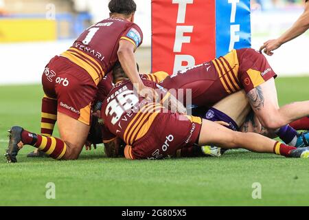 Huddersfield, Regno Unito. 16 luglio 2021. Mitch Clark (23) di Wigan Warriors potere sulla linea per una prova a Huddersfield, Regno Unito il 7/16/2021. (Foto di Mark Cosgrove/News Images/Sipa USA) Credit: Sipa USA/Alamy Live News Foto Stock