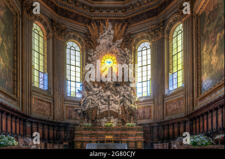 Napoli, Italia - 29 2021 giugno: Interno del Duomo di Santa Maria Assunta o Duomo di Napoli Foto Stock