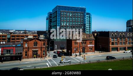 spaventosamente vicino strade vuote la prima estate del pandamic non un'anima in vista nel cuore del centro di halifax Foto Stock