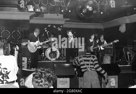 Paul Seacroft, Jacqui Callis e Paula Richards dei Renees che si esibiscono al West Hampstead Moonlight Club, Londra, 24/10/90. Foto Stock