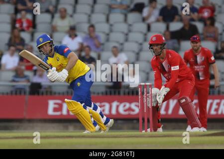 Manchester, Regno Unito. 16 luglio 2021. Sean Dickson of Durham pipistrelli durante la partita Vitality Blast T20 tra Lancashire e Durham County Cricket Club a Old Trafford, Manchester, venerdì 16 luglio 2021. (Credit: Will Matthews | MI News) Credit: MI News & Sport /Alamy Live News Foto Stock