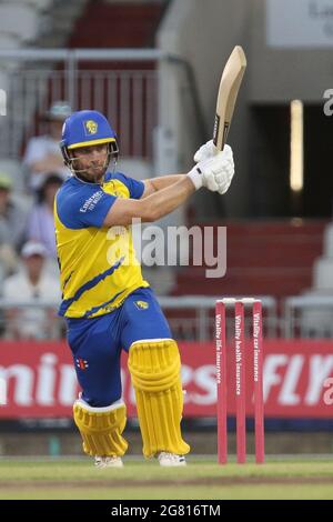 Manchester, Regno Unito. 16 luglio 2021. Sean Dickson of Durham pipistrelli durante la partita Vitality Blast T20 tra Lancashire e Durham County Cricket Club a Old Trafford, Manchester, venerdì 16 luglio 2021. (Credit: Will Matthews | MI News) Credit: MI News & Sport /Alamy Live News Foto Stock