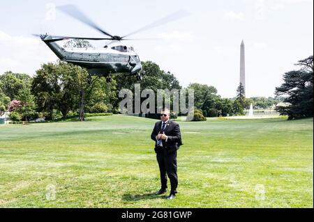 Washington, Stati Uniti 16 luglio 2021. 16 luglio 2021 - Washington, DC, Stati Uniti: Un agente di servizio segreto che protegge il presidente mentre lascia la Casa Bianca via Marine One (elicottero) per andare a Camp David per il fine settimana. (Foto di Michael Brochstein/Sipa USA) Credit: Sipa USA/Alamy Live News Foto Stock