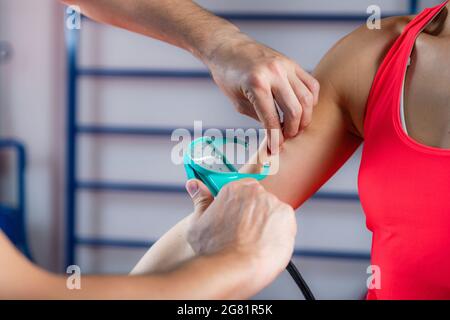 Test di skintfold del grasso corporeo Foto Stock