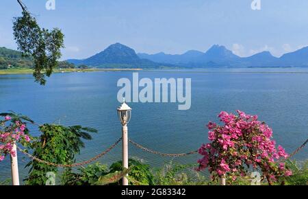 Waduk Jatiluhur Dam, Purwakarta, Giava Occidentale, Indonesia Foto Stock