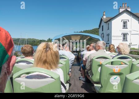 I visitatori possono prendere il bus di servizio 599 Lakesider con tetto aperto da Windermere a Grasmere in Cumbria, Inghilterra, Regno Unito Foto Stock