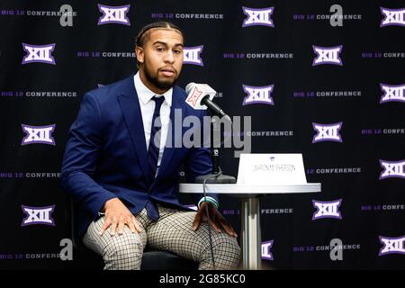 Kansas state Wildcats difensive back Jahron McPherson parla durante il Big 12 Conference media day, mercoledì 14 luglio 2021, ad Arlington, TX. (Mario te Foto Stock