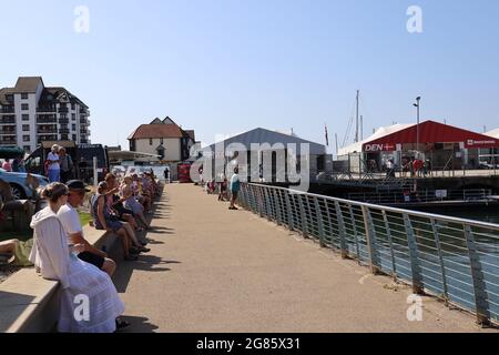 Plymouth, Regno Unito. 17th luglio 2021. Giorno 1 dell'evento SailGP che si svolge questo fine settimana a Plymouth . Il Team Great Britain SailGP, impresso da ben Ainslie, il velista olimpico di maggior successo di tutti i tempi, è composto da alcuni dei migliori talenti sportivi del paese con medaglie olimpiche in più sport. Credit: Julian Kemp/Alamy Live News Foto Stock