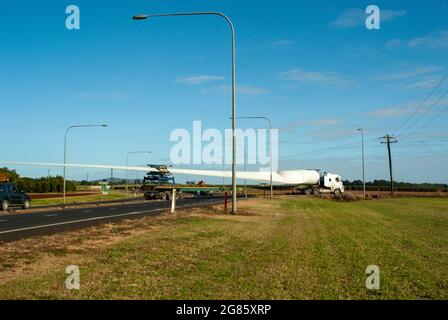 Windfarm Blade Transport, Mark's Lane dogleg Atherton Tablelands, Australia Foto Stock