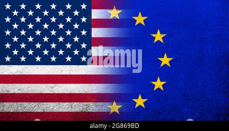 Bandiera nazionale degli Stati Uniti d'America (USA) con bandiera dell'Unione europea. Sfondo grunge Foto Stock