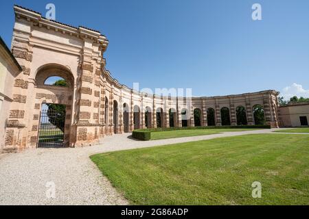 Mantova, Italia. 13 luglio 2021. Vista sul cortile interno del palazzo te Foto Stock